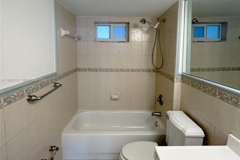 Copropriété à louer à Miami Beach, Floride: 1 chambre, 69.86 m2 № 2062946 - photo 16