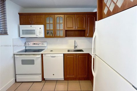 Copropriété à louer à Miami Beach, Floride: 1 chambre, 69.86 m2 № 2062946 - photo 5