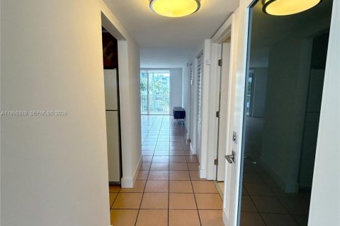 Copropriété à louer à Miami Beach, Floride: 1 chambre, 69.86 m2 № 2062946 - photo 3
