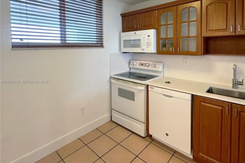 Copropriété à louer à Miami Beach, Floride: 1 chambre, 69.86 m2 № 2062946 - photo 6