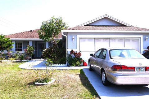 House in Kissimmee, Florida 3 bedrooms, 130.43 sq.m. № 1521223 - photo 1