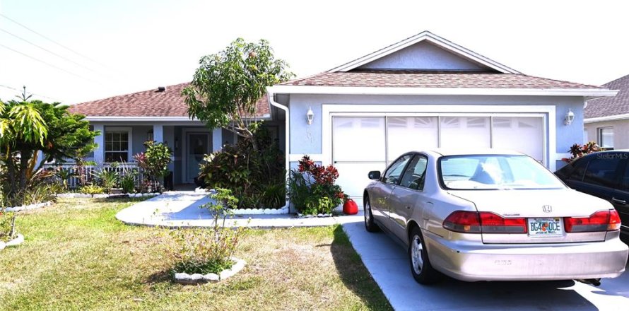 House in Kissimmee, Florida 3 bedrooms, 130.43 sq.m. № 1521223