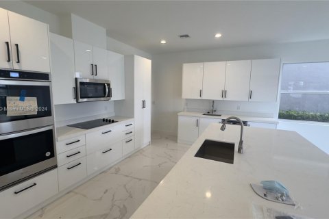 Villa ou maison à vendre à Dania Beach, Floride: 5 chambres № 1985471 - photo 28