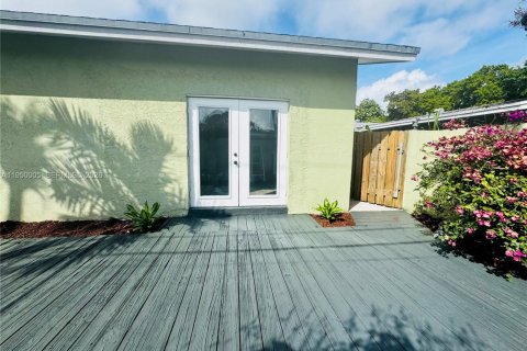 Villa ou maison à louer à Fort Lauderdale, Floride: 2 chambres, 83.61 m2 № 2006734 - photo 12
