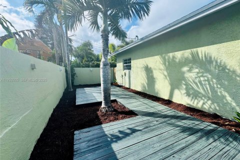Villa ou maison à louer à Fort Lauderdale, Floride: 2 chambres, 83.61 m2 № 2006734 - photo 6