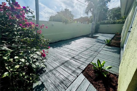 Villa ou maison à louer à Fort Lauderdale, Floride: 2 chambres, 83.61 m2 № 2006734 - photo 16