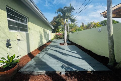 Villa ou maison à louer à Fort Lauderdale, Floride: 2 chambres, 83.61 m2 № 2006734 - photo 14