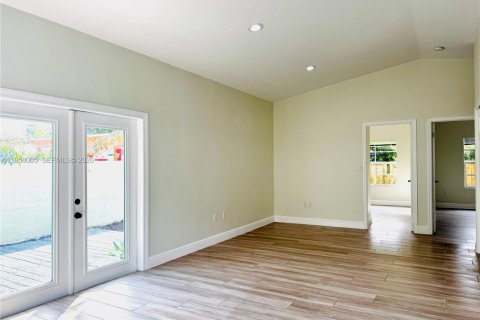 Villa ou maison à louer à Fort Lauderdale, Floride: 2 chambres, 83.61 m2 № 2006734 - photo 3