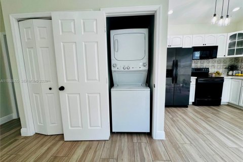 Villa ou maison à louer à Fort Lauderdale, Floride: 2 chambres, 83.61 m2 № 2006734 - photo 8