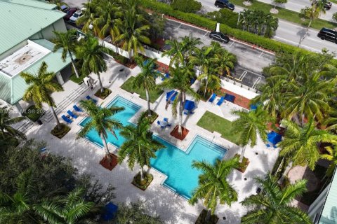 Condominio en venta en Doral, Florida, 1 dormitorio, 65.5 m2 № 1961740 - foto 13
