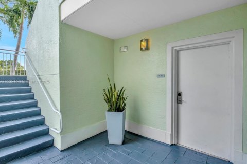 Condominio en venta en Doral, Florida, 1 dormitorio, 65.5 m2 № 1961740 - foto 2