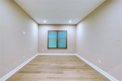House in Sarasota, Florida 3 bedrooms, 276.48 sq.m. № 2221588 - photo 8