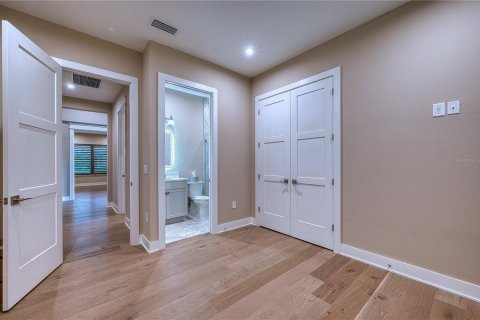 House in Sarasota, Florida 3 bedrooms, 276.48 sq.m. № 2221588 - photo 16