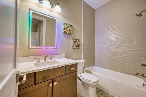 House in Sarasota, Florida 3 bedrooms, 276.48 sq.m. № 2221588 - photo 7