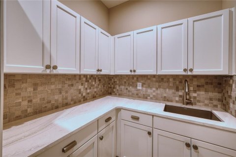 House in Sarasota, Florida 3 bedrooms, 276.48 sq.m. № 2221588 - photo 15