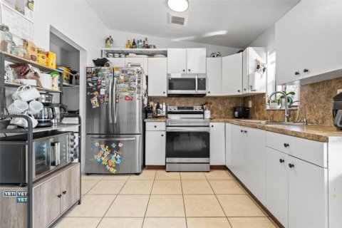 House in Homestead, Florida 3 bedrooms, 111.48 sq.m. № 2015115 - photo 10