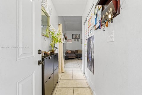 House in Homestead, Florida 3 bedrooms, 111.48 sq.m. № 2015115 - photo 4