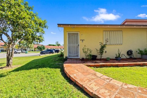 House in Homestead, Florida 3 bedrooms, 111.48 sq.m. № 2015115 - photo 2
