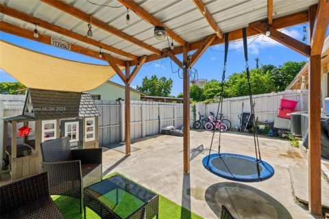 House in Homestead, Florida 3 bedrooms, 111.48 sq.m. № 2015115 - photo 23