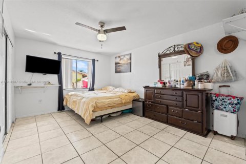 House in Homestead, Florida 3 bedrooms, 111.48 sq.m. № 2015115 - photo 14