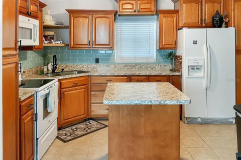 House in Brooksville, Florida 3 bedrooms, 79.71 sq.m. № 2338852 - photo 2