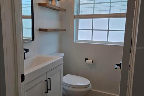 House in Saint Petersburg, Florida 2 bedrooms, 76.18 sq.m. № 2224745 - photo 11