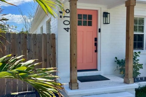 House in Saint Petersburg, Florida 2 bedrooms, 76.18 sq.m. № 2224745