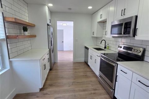 House in Saint Petersburg, Florida 2 bedrooms, 76.18 sq.m. № 2224745 - photo 7
