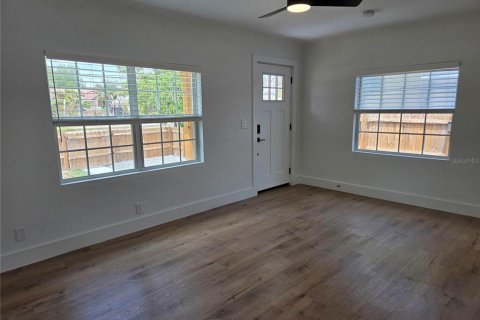 House in Saint Petersburg, Florida 2 bedrooms, 76.18 sq.m. № 2224745 - photo 10