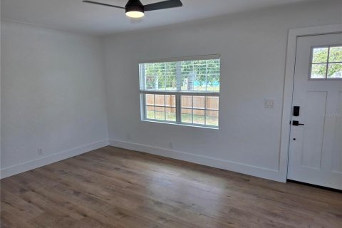 House in Saint Petersburg, Florida 2 bedrooms, 76.18 sq.m. № 2224745 - photo 8