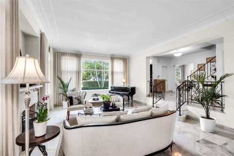 Купить виллу или дом в Майами-Бич, Флорида 3 спальни, 377.28м2, № 1991239 - фото 12