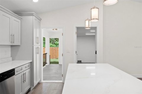 Casa en venta en Saint Petersburg, Florida, 4 dormitorios, 161.65 m2 № 2196563 - foto 8