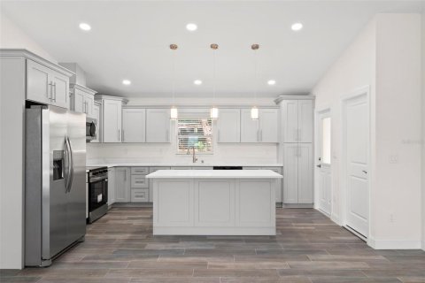Casa en venta en Saint Petersburg, Florida, 4 dormitorios, 161.65 m2 № 2196563 - foto 5