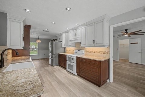 House in Lakeland, Florida 4 bedrooms, 245.73 sq.m. № 2201626 - photo 9
