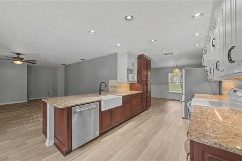 House in Lakeland, Florida 4 bedrooms, 245.73 sq.m. № 2201626 - photo 10