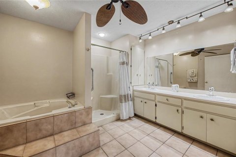 House in Lakeland, Florida 4 bedrooms, 245.73 sq.m. № 2201626 - photo 20
