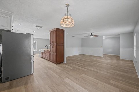 House in Lakeland, Florida 4 bedrooms, 245.73 sq.m. № 2201626 - photo 6