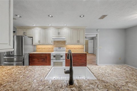 House in Lakeland, Florida 4 bedrooms, 245.73 sq.m. № 2201626 - photo 11