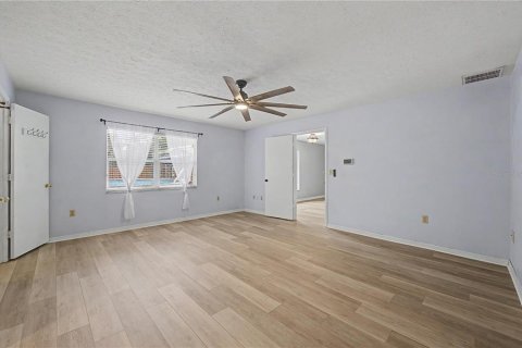 House in Lakeland, Florida 4 bedrooms, 245.73 sq.m. № 2201626 - photo 17