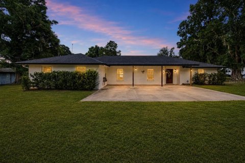 House in Lakeland, Florida 4 bedrooms, 245.73 sq.m. № 2201626