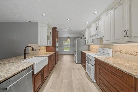House in Lakeland, Florida 4 bedrooms, 245.73 sq.m. № 2201626 - photo 8
