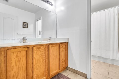 Villa ou maison à vendre à Miami Gardens, Floride: 5 chambres, 226.77 m2 № 2087867 - photo 15