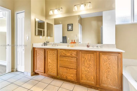 Villa ou maison à vendre à Miami Gardens, Floride: 5 chambres, 226.77 m2 № 2087867 - photo 9