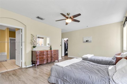 Villa ou maison à vendre à Miami Gardens, Floride: 5 chambres, 226.77 m2 № 2087867 - photo 8