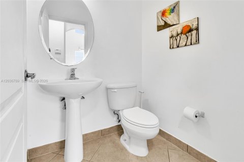 Villa ou maison à vendre à Miami Gardens, Floride: 5 chambres, 226.77 m2 № 2087867 - photo 7