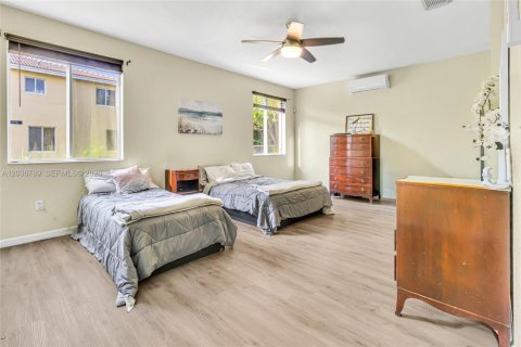 Villa ou maison à vendre à Miami Gardens, Floride: 5 chambres, 226.77 m2 № 2087867 - photo 6