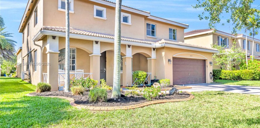 Villa ou maison à Miami Gardens, Floride 5 chambres, 226.77 m2 № 2087867