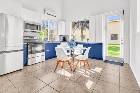 Villa ou maison à vendre à Miami Gardens, Floride: 5 chambres, 226.77 m2 № 2087867 - photo 3