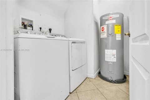 Villa ou maison à vendre à Miami Gardens, Floride: 5 chambres, 226.77 m2 № 2087867 - photo 22