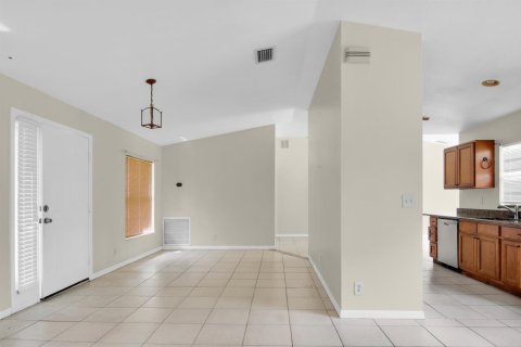 Casa en venta en Port St. Lucie, Florida, 3 dormitorios, 140.28 m2 № 2366337 - foto 3